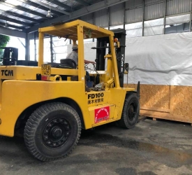 Dịch Vụ Xe Nâng Đưa Máy Vào Vị Trí 