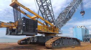 XE CẨU BÁNH XÍCH TRONG XÂY DỰNG