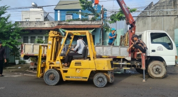 CHO THUÊ XE NÂNG ĐƯA MÁY VỊ TRÍ